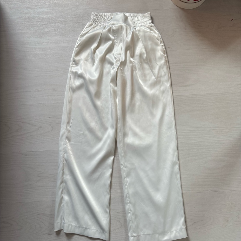 Elegant White Satin Suit Set. Wide leg pantsuit. Size s - Picture 4 of 9